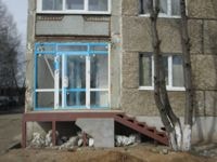 Входная группа на углу дома