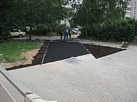 Брусчатка и клумбы