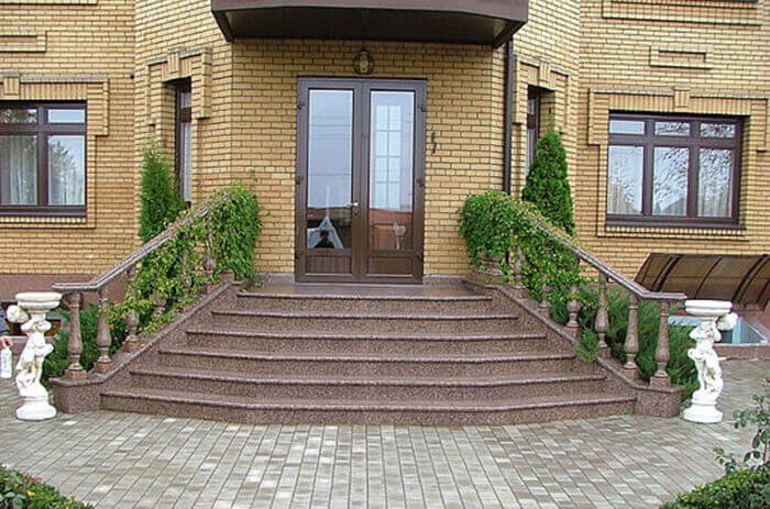 Оформление входной группы натуральным камнем